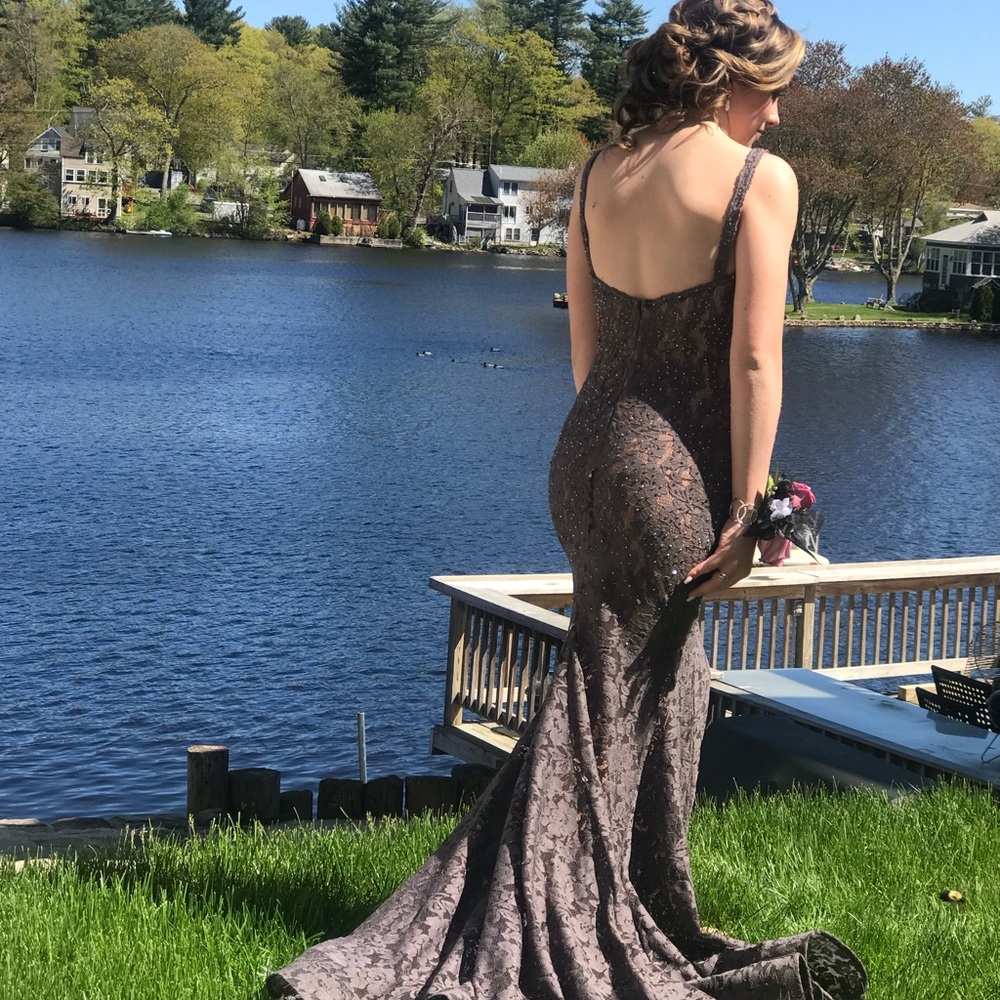 Jiovani prom dress